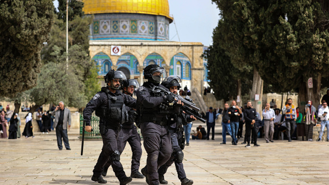 Polisi Israel Tangkap Sedikitnya 40 Warga Palestina Di Masjid Al-Aqsa